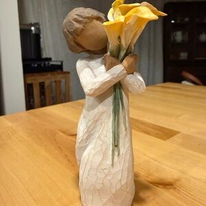 With Gratitude sculpted figure by Susan Lordi | Willow Tree